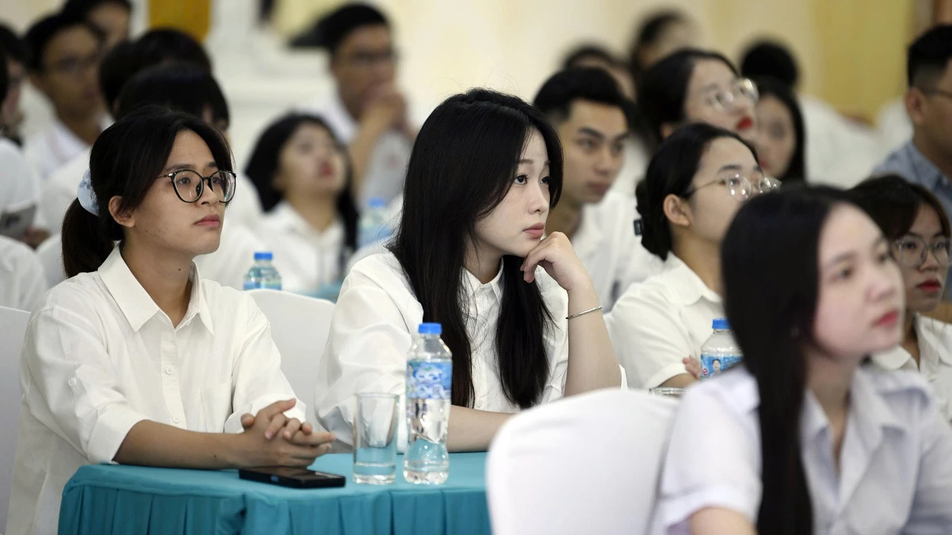 Các thủ lĩnh sinh viên lắng nghe chia sẻ tại chương trình.