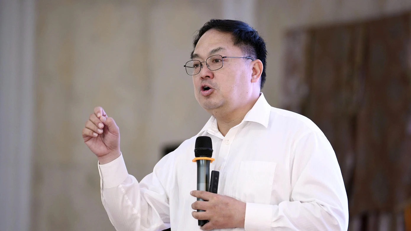 Ông Hoàng Nam Tiến chia sẻ tại chương trình.