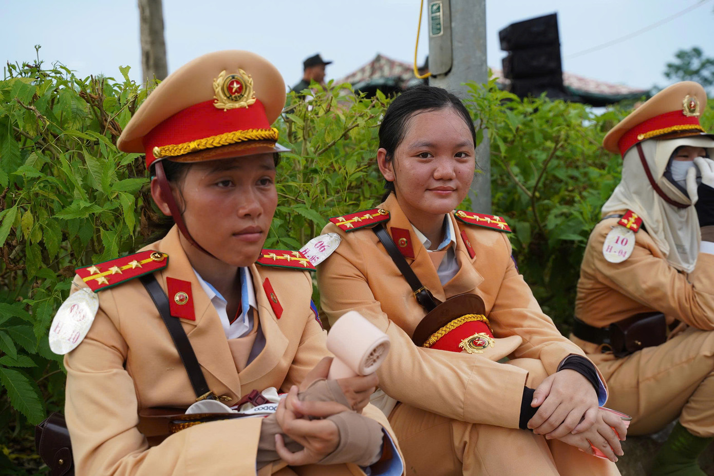 Nguyễn Thị Yến Trang cùng đồng đội tập luyện dưới điều kiện thời tiết khắc nghiệt.