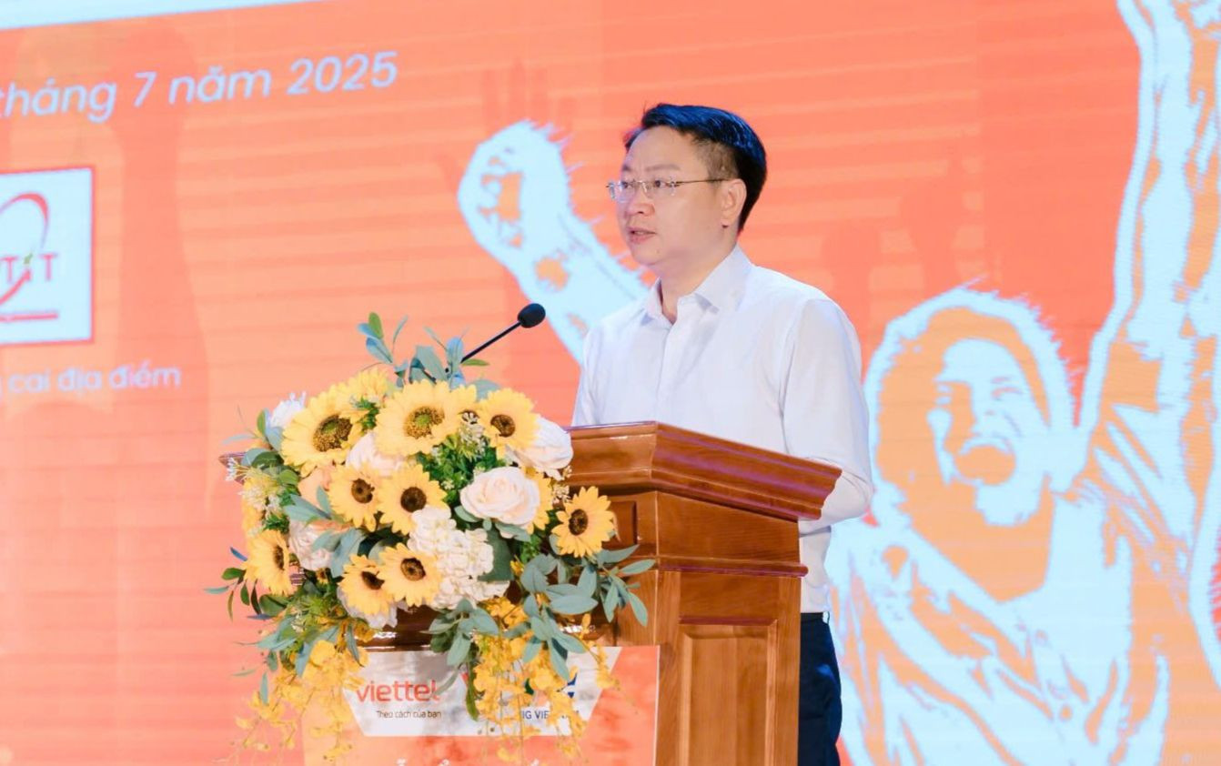 Anh Trần Hữu - Giám đốc Trung tâm Phát triển Khoa học, Công nghệ và Tài năng trẻ phát biểu tại chương trình.