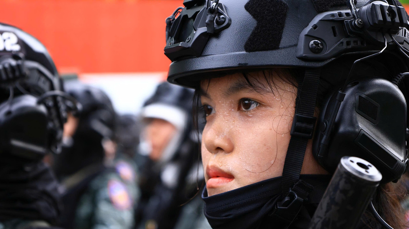 Những nữ chiến sĩ khổ luyện.