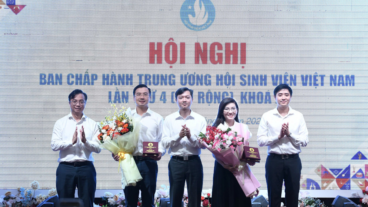 T.Ư Hội SVVN chia tay các đồng chí không tham gia BCH, Ban Kiểm tra T.Ư Hội SVVN khóa XI.