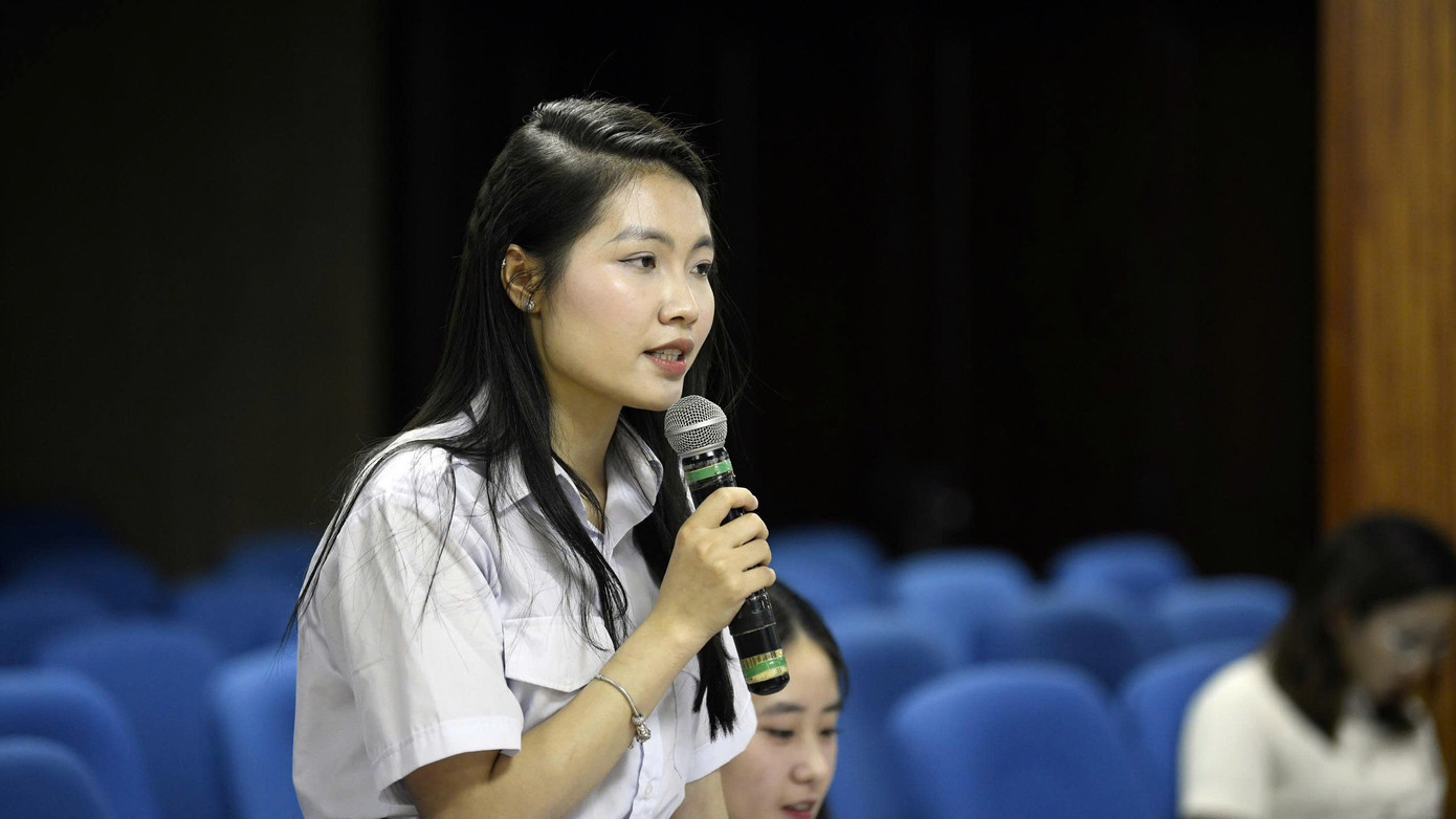 Các đại biểu góp ý tại hội nghị. Các đại biểu góp ý tại hội nghị.