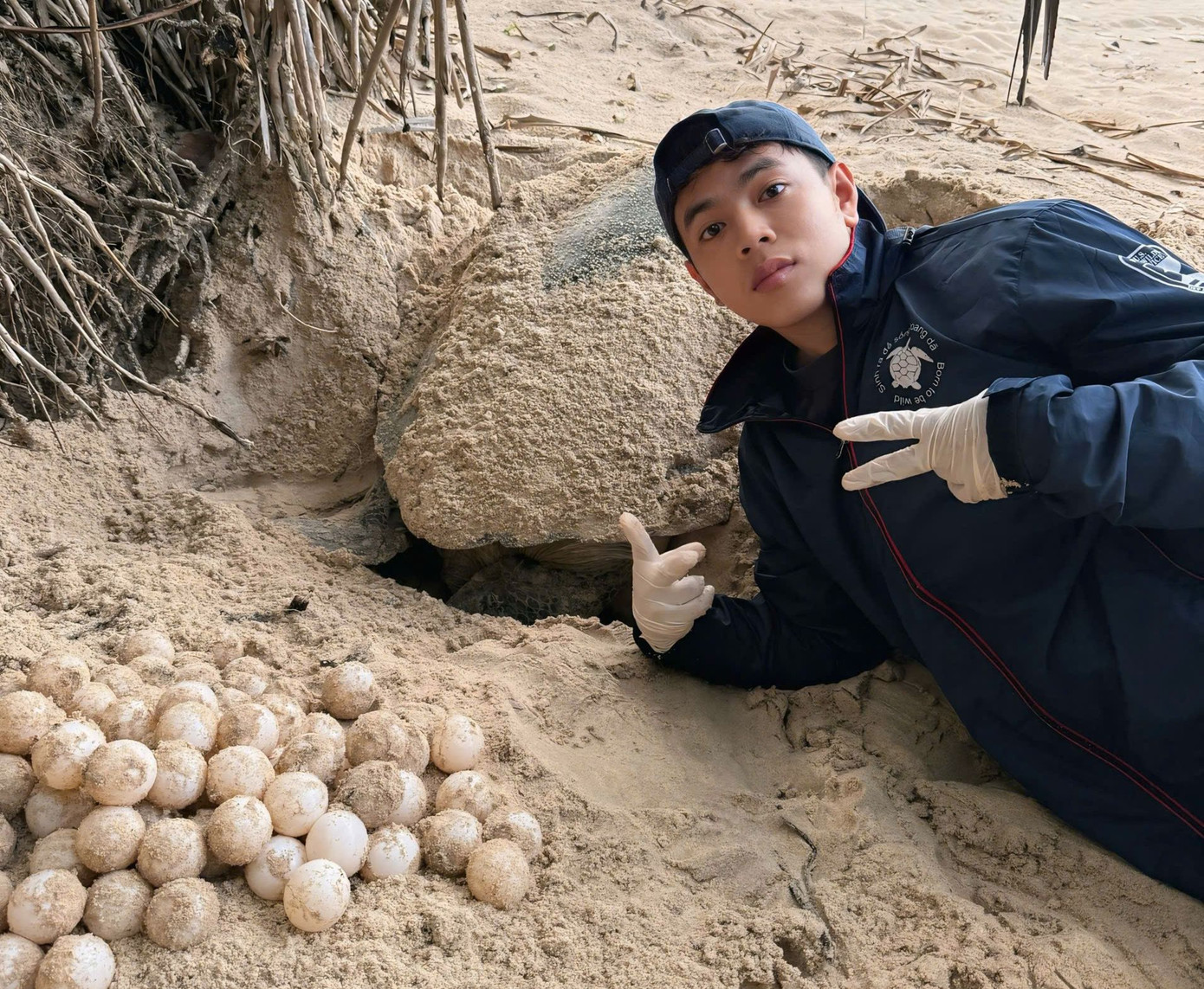 Quốc Thái - chàng trai 9x sống tại Tây Ninh tham gia chương trình Bảo tồn rùa biển do IUCN Vietnam Sea Turtle Volunteer phối hợp cùng Vườn Quốc gia Côn Đảo tổ chức.