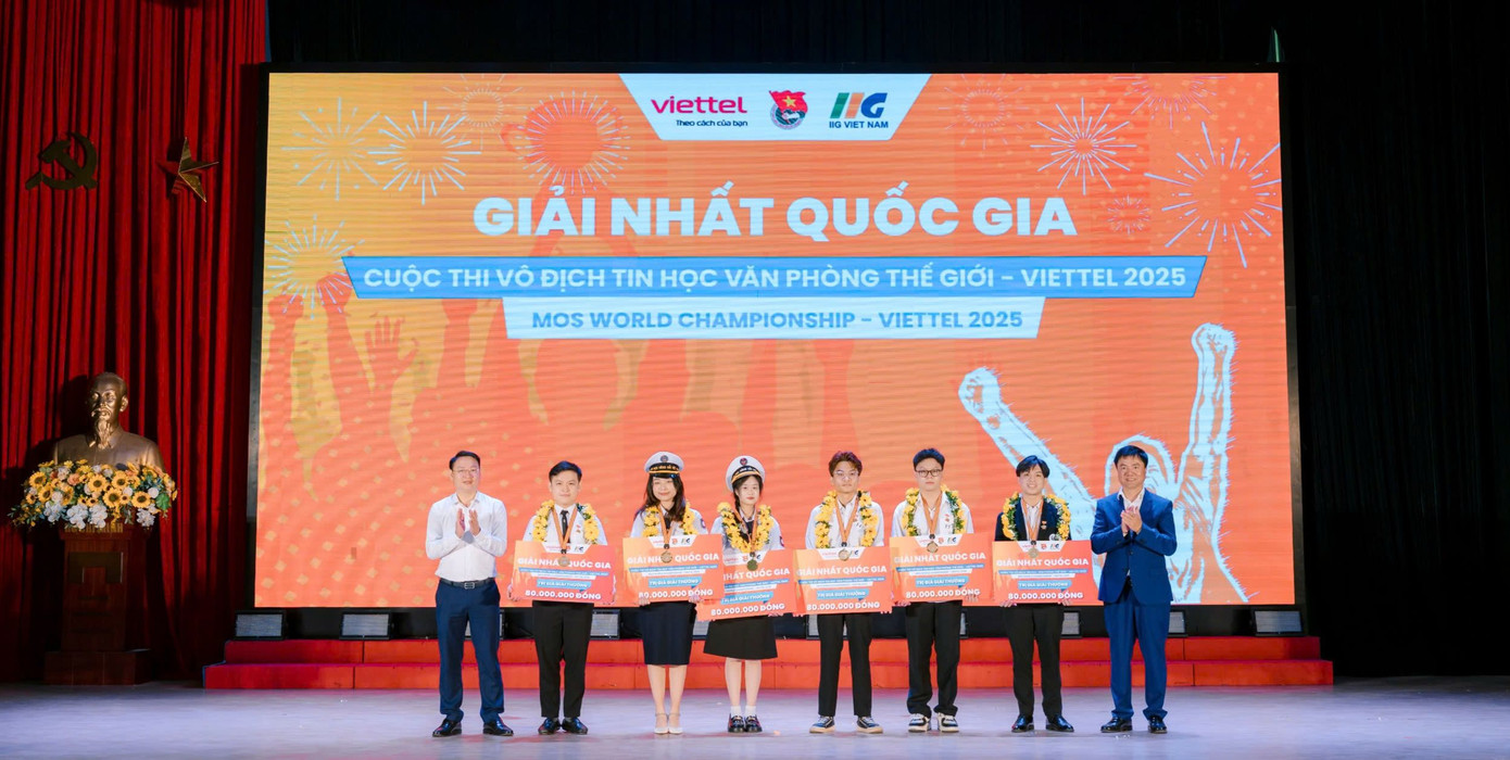 Ban Tổ chức trao giải Nhất quốc gia cho 6 thí sinh.