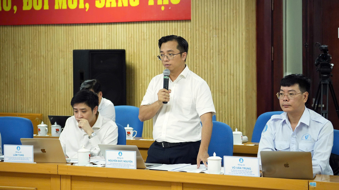 Các đại biểu góp ý tại hội nghị. Các đại biểu góp ý tại hội nghị.