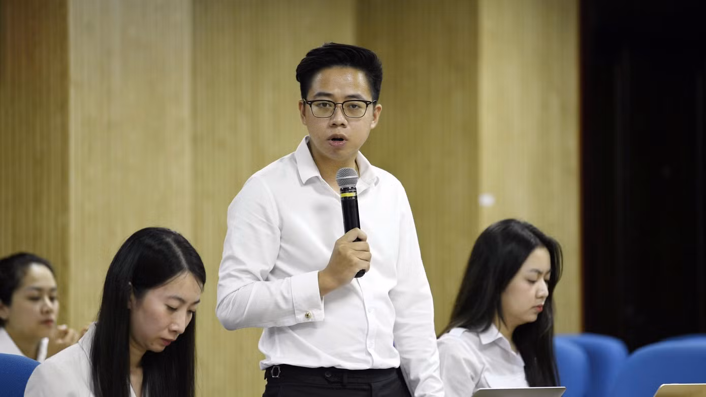 Các đại biểu góp ý tại hội nghị.