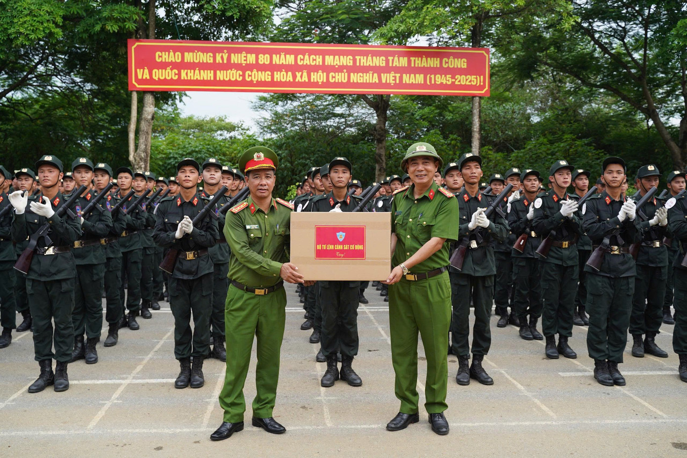 Chiều 9/7, lãnh đạo, Đoàn Thanh niên Bộ tư lệnh Cảnh sát cơ động đã thăm, động viên các khối diễu binh, diễu hành A80 tại Sở Chỉ huy A80, Đại học Quốc gia Hà Nội cơ sở Hòa Lạc, Hà Nội.