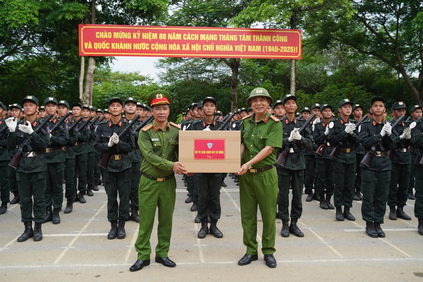 Chiều 9/7, lãnh đạo, Đoàn Thanh niên Bộ tư lệnh Cảnh sát cơ động đã thăm, động viên các khối diễu binh, diễu hành A80 tại Sở Chỉ huy A80, Đại học Quốc gia Hà Nội cơ sở Hòa Lạc, Hà Nội.