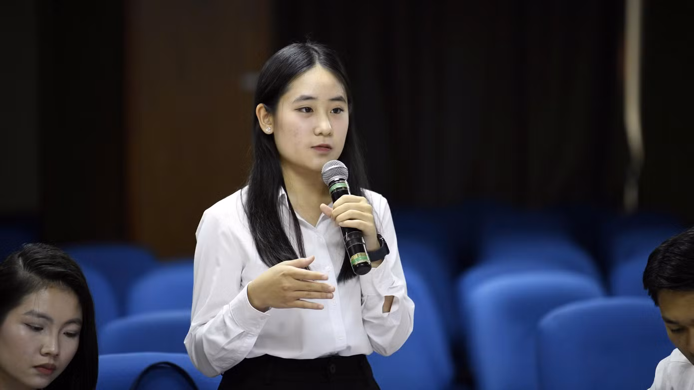 Các đại biểu góp ý tại hội nghị.