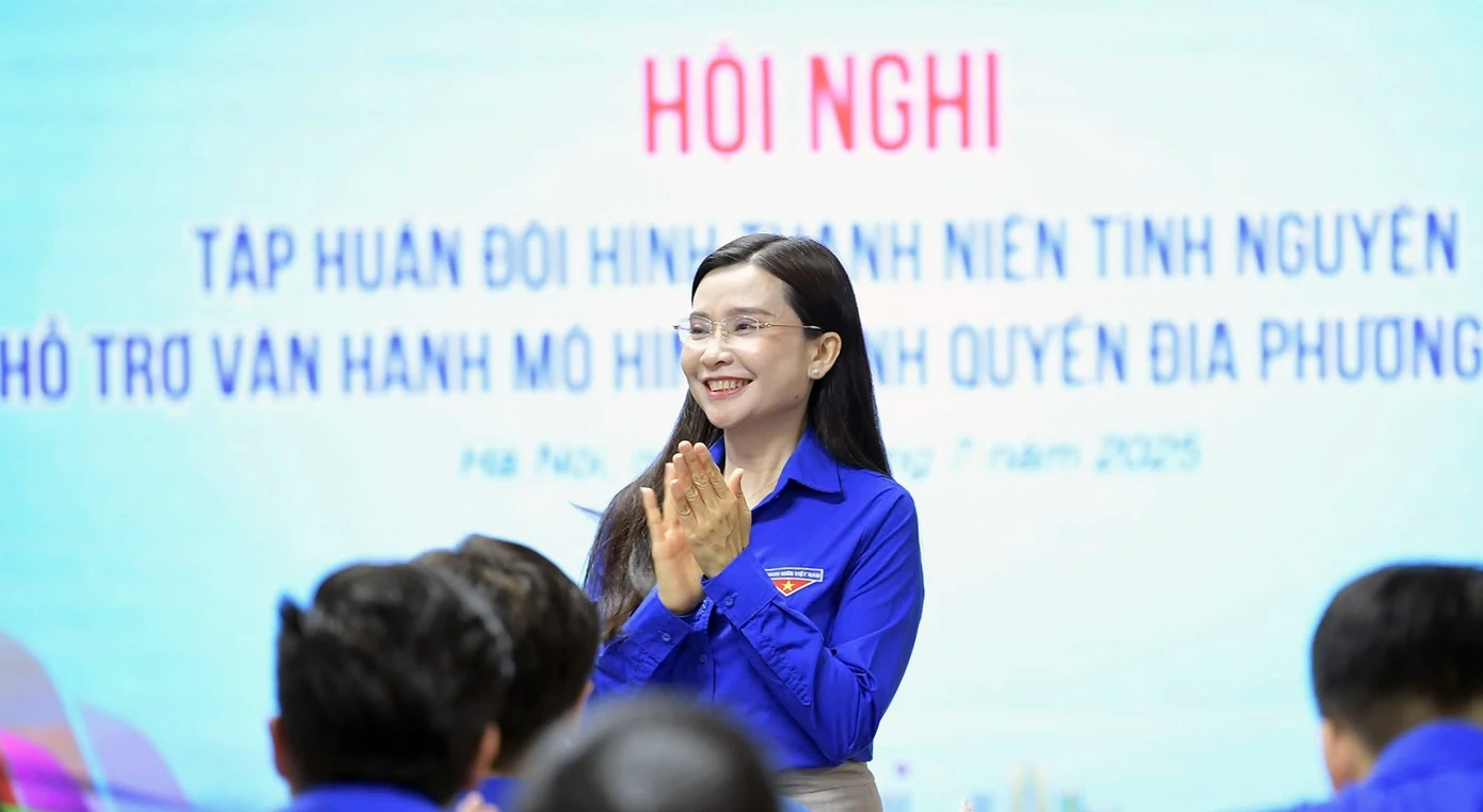 Bí thư T.Ư Đoàn tin tưởng rằng, sau hội nghị hôm nay, các bạn sẽ trở về địa phương với kiến thức vững vàng hơn, niềm tin mạnh mẽ hơn và một tinh thần cống hiến rực cháy.