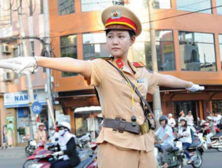 Nữ CSGT Thủ đô đã tạo được hình ảnh đẹp trong mắt người dân 