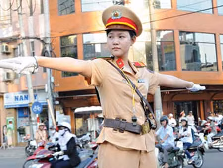 Nữ CSGT Thủ đô đã tạo được hình ảnh đẹp trong mắt người dân 