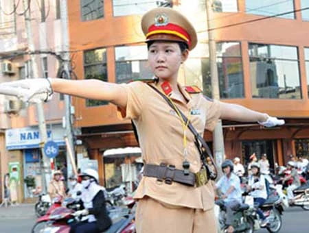 Nữ CSGT Thủ đô đã tạo được hình ảnh đẹp trong mắt người dân 