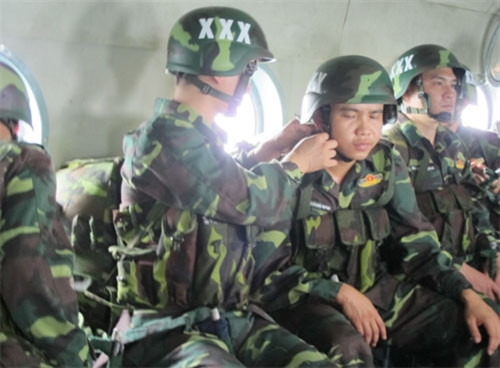 Giúp nhau chỉnh lại trang bị 