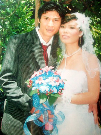 Vợ chồng nạn nhân trong ngày cưới