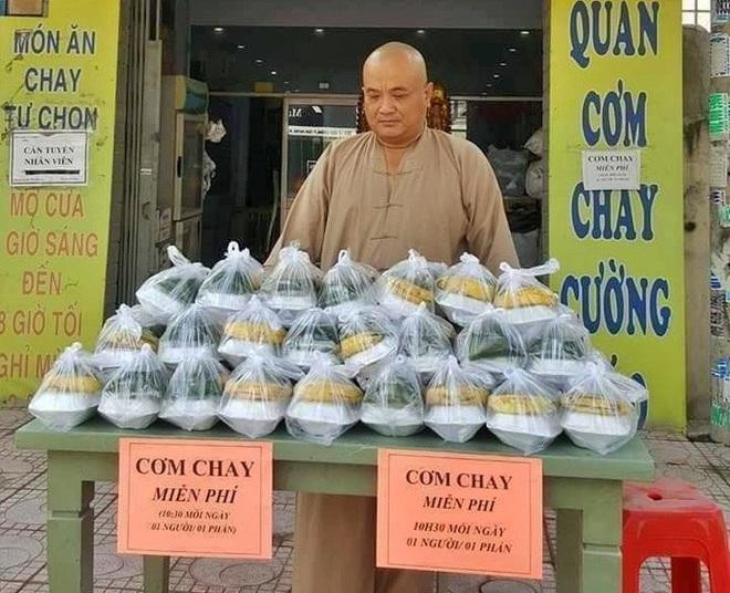 Anh Vũ Quốc Cường với nhiều hoạt động thiện nguyện, lập bếp ăn miễn phí hỗ trợ người nghèo TPHCM suốt thời gian qua. Anh Vũ Quốc Cường với nhiều hoạt động thiện nguyện, lập bếp ăn miễn phí hỗ trợ người nghèo TPHCM suốt thời gian qua.