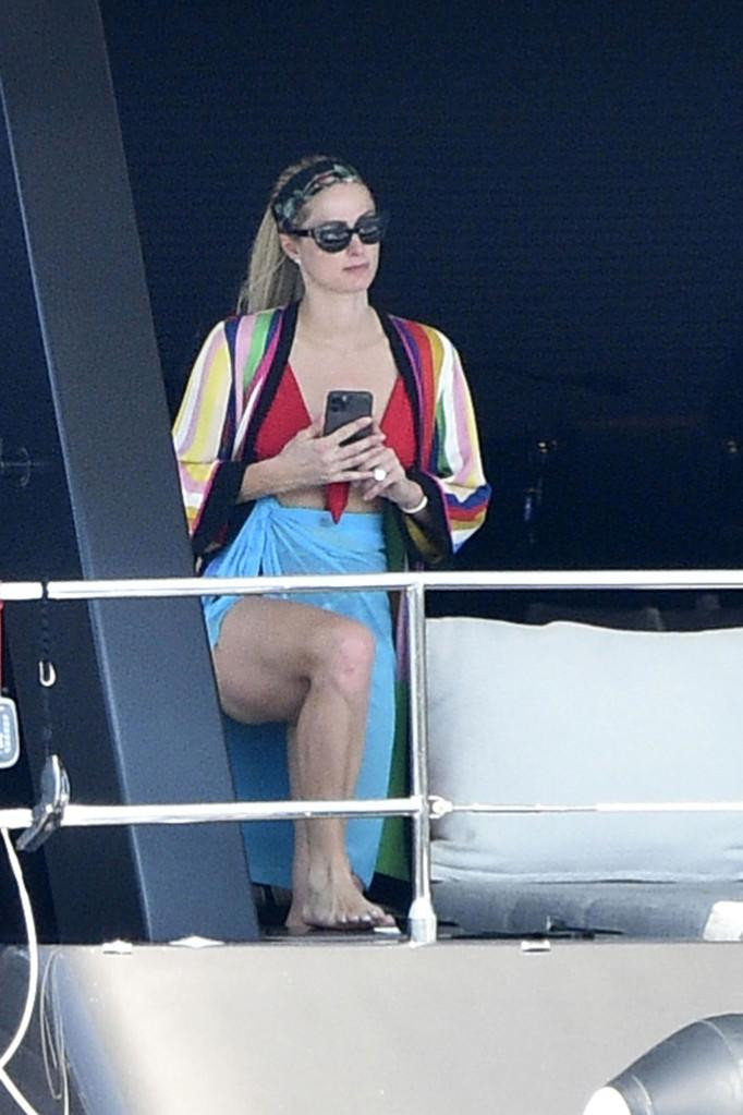 Paris và nhà đầu tư bằng tuổi hẹn hò khoảng 1 năm trước khi Carter ngỏ lời cầu hôn người đẹp trong tiệc sinh nhật lần thứ 40 của cô hồi tháng 2. Anh tặng cô chiếc nhẫn kim cương trị giá 2 triệu USD. Paris và nhà đầu tư bằng tuổi hẹn hò khoảng 1 năm trước khi Carter ngỏ lời cầu hôn người đẹp trong tiệc sinh nhật lần thứ 40 của cô hồi tháng 2. Anh tặng cô chiếc nhẫn kim cương trị giá 2 triệu USD.