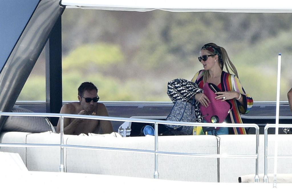 Hồi đầu năm, người đẹp tiết lộ đã trải qua phương pháp thụ tinh ống nghiệm IVF với hi vọng có thể có một đứa con chung kết tinh tình yêu của cặp đôi. Hồi đầu năm, người đẹp tiết lộ đã trải qua phương pháp thụ tinh ống nghiệm IVF với hi vọng có thể có một đứa con chung kết tinh tình yêu của cặp đôi.