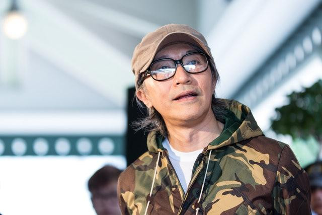 Châu Tinh Trì quyết định nhờ cậy pháp luật để dẹp yên tin đồn hẹn hò. Châu Tinh Trì quyết định nhờ cậy pháp luật để dẹp yên tin đồn hẹn hò.