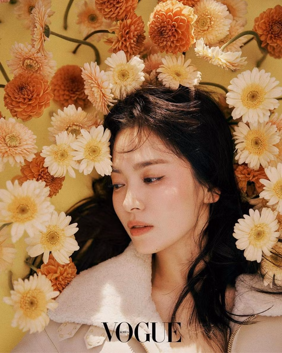 Sau hai năm vắng bóng, Song Hye Kyo đã nhận lời tham gia 2 bộ phim trong năm nay là "Now, We Are Breaking Up" và "The Glory".
