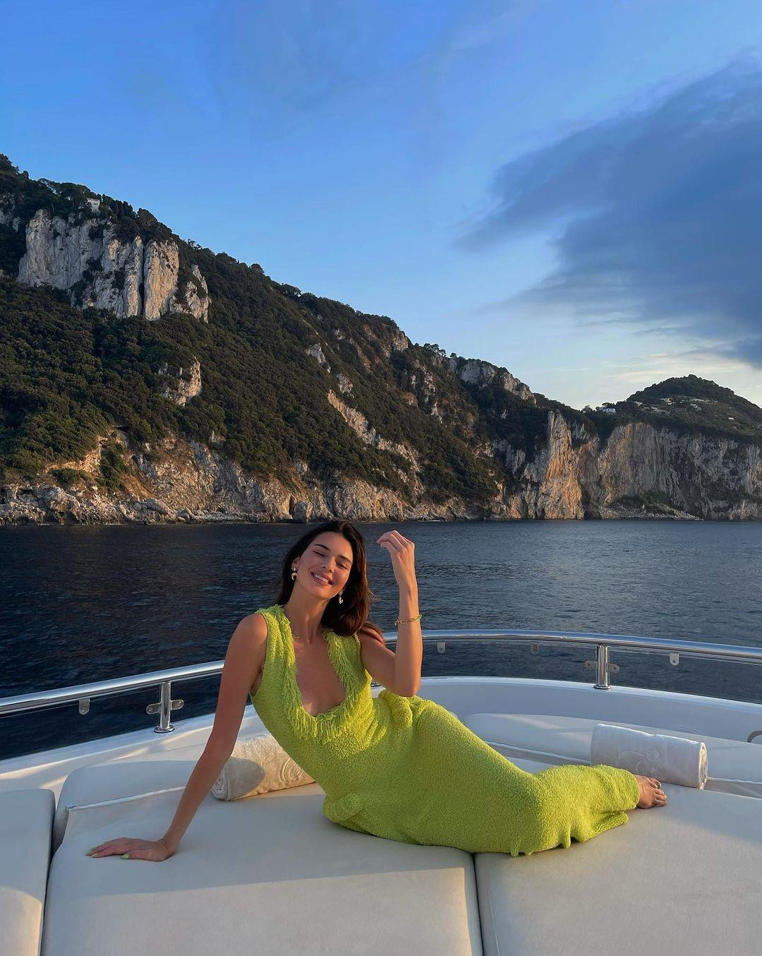 Loạt ảnh hút hơn 5,7 triệu lượt yêu thích chỉ sau 9 giờ đăng tải.