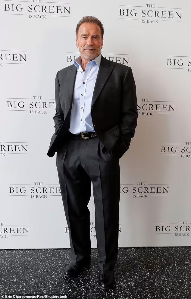 Arnold Schwarzenegger bị tẩy chay sau phát ngôn về tiêm vắc xin phòng COVID-19. Arnold Schwarzenegger bị tẩy chay sau phát ngôn về tiêm vắc xin phòng COVID-19.