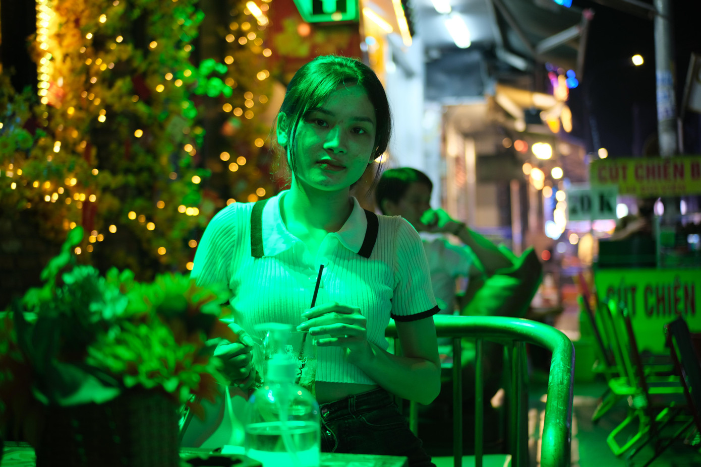 Một du khách cho biết: "Tôi đã ghé Bùi Viện vài lần nhưng đây là lần đầu tiên tôi thấy khung cảnh vắng vẻ như thế. Tôi mong thời gian tới, phố Bùi Viện sẽ dần được khôi phục trở lại, nhộn nhịp như trước". Một du khách cho biết: "Tôi đã ghé Bùi Viện vài lần nhưng đây là lần đầu tiên tôi thấy khung cảnh vắng vẻ như thế. Tôi mong thời gian tới, phố Bùi Viện sẽ dần được khôi phục trở lại, nhộn nhịp như trước".