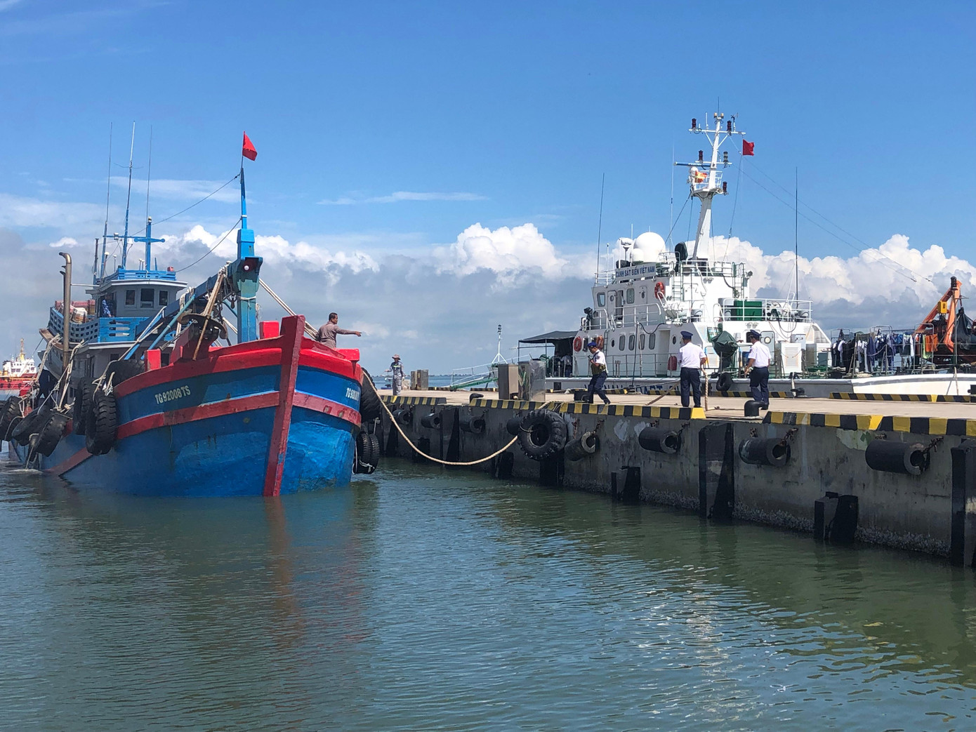 Tàu TG 92008TS được đưa về cảng của Hải đội 301, Bộ Tư lệnh Vùng Cảnh sát biển 3 tại TP. Vũng Tàu (tỉnh Bà Rịa – Vũng Tàu) để tiếp tục điều tra, xử lý theo quy định.