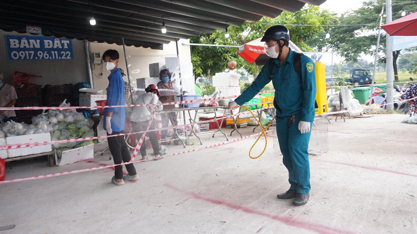 Công tác khử khuẩn đươc thực hiện thường xuyên để đảm bảo phòng, chống dịch COVID-19 hiệu quả.