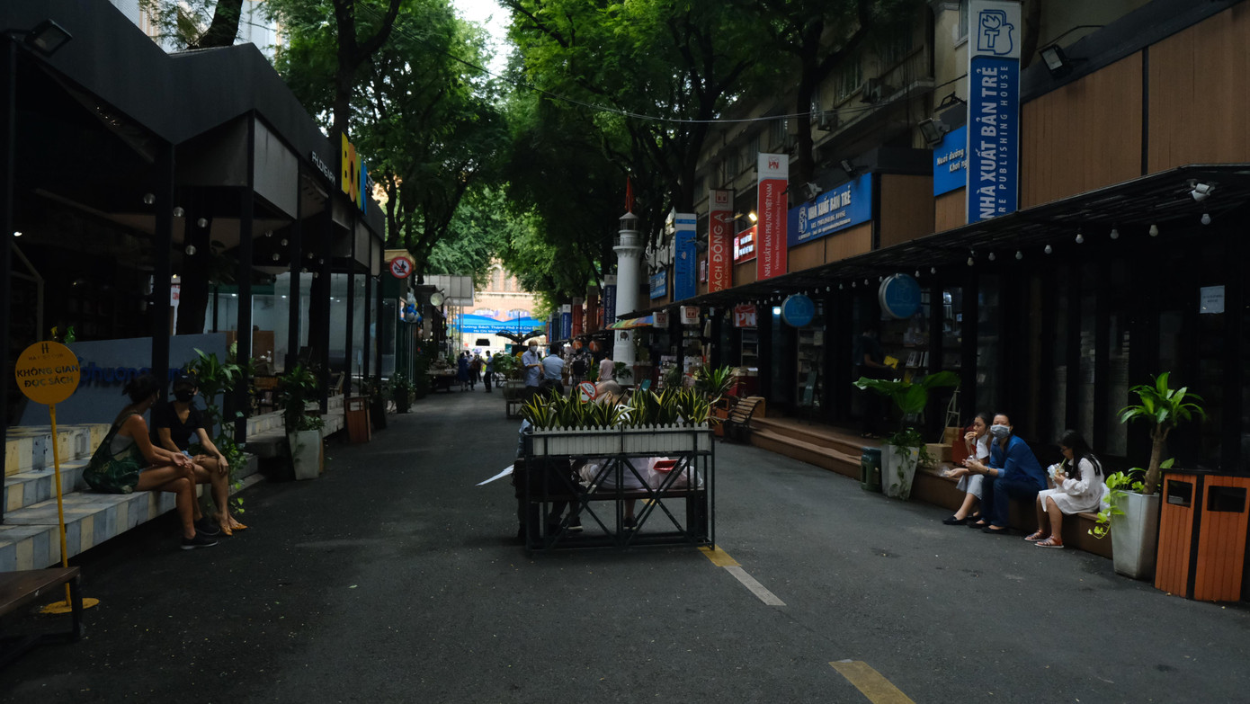 Dự kiến, trong thời gian đầu, Đường Sách mở cửa hoạt động từ 9h đến 17h hằng ngày và tùy vào tình hình thực tế sẽ mở cửa hoạt động theo khung giờ bình thường từ 8h30-21h.