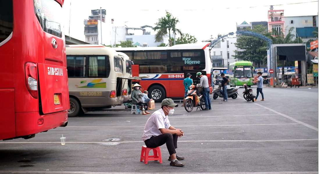 Nhiều doanh nghiệp vận tải hành khách lo lắng trước cơn bão giá xăng dầu. Nhiều doanh nghiệp vận tải hành khách lo lắng trước cơn bão giá xăng dầu.
