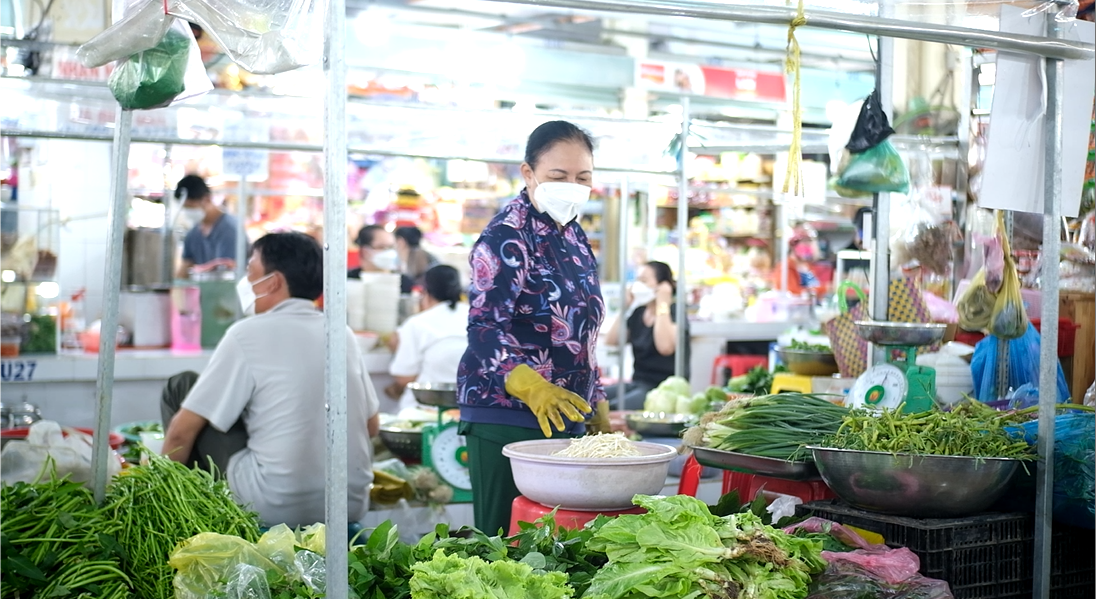 Dù giá xăng dầu tăng mạnh nhưng giá cả các mặt hàng lương thực, thực phẩm vẫn ổn định do sức mua yếu.
