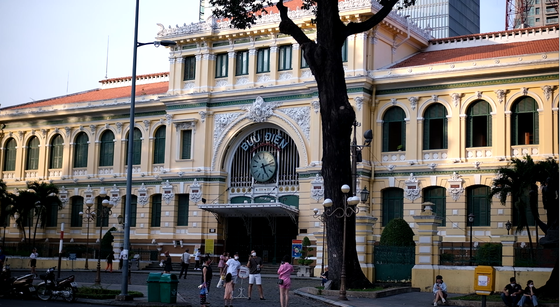 Một địa điểm tham quan khác là Tòa nhà Bưu điện TPHCM cũng đã sôi động trong những ngày này. Một địa điểm tham quan khác là Tòa nhà Bưu điện TPHCM cũng đã sôi động trong những ngày này.