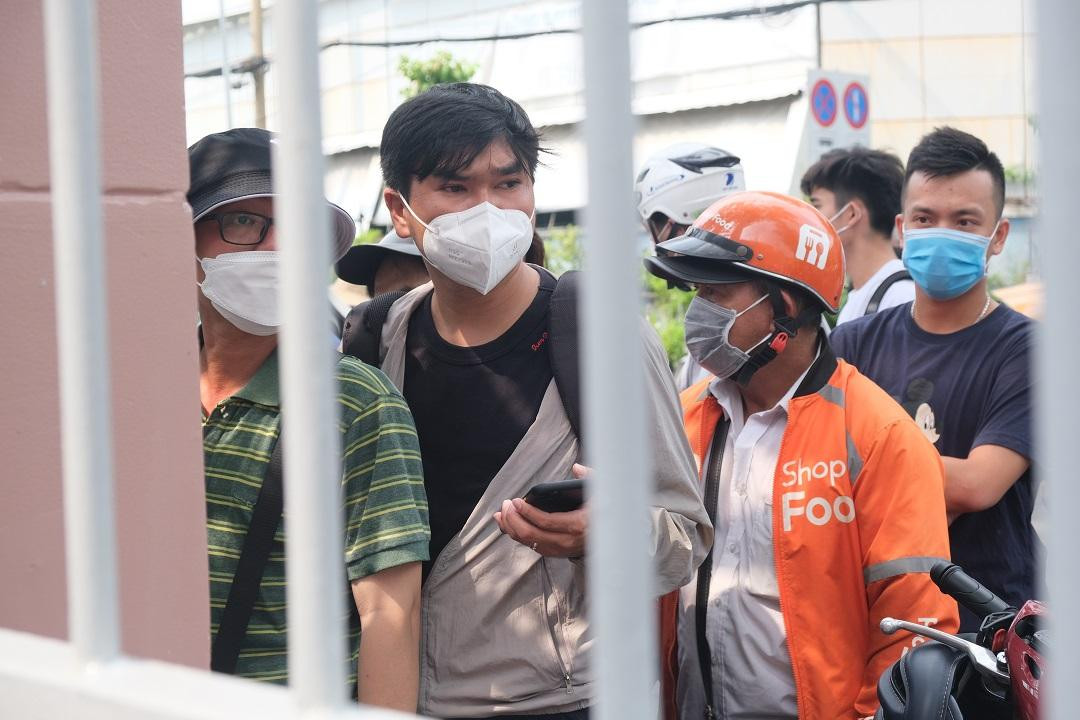 Trong trận đấu trên sân Thống Nhất vào ngày 16/4, khoảng 10.000 vé được phát hành, trong đó có 3 mệnh giá lần lượt là 50.000, 100.000, 200.000 đồng.