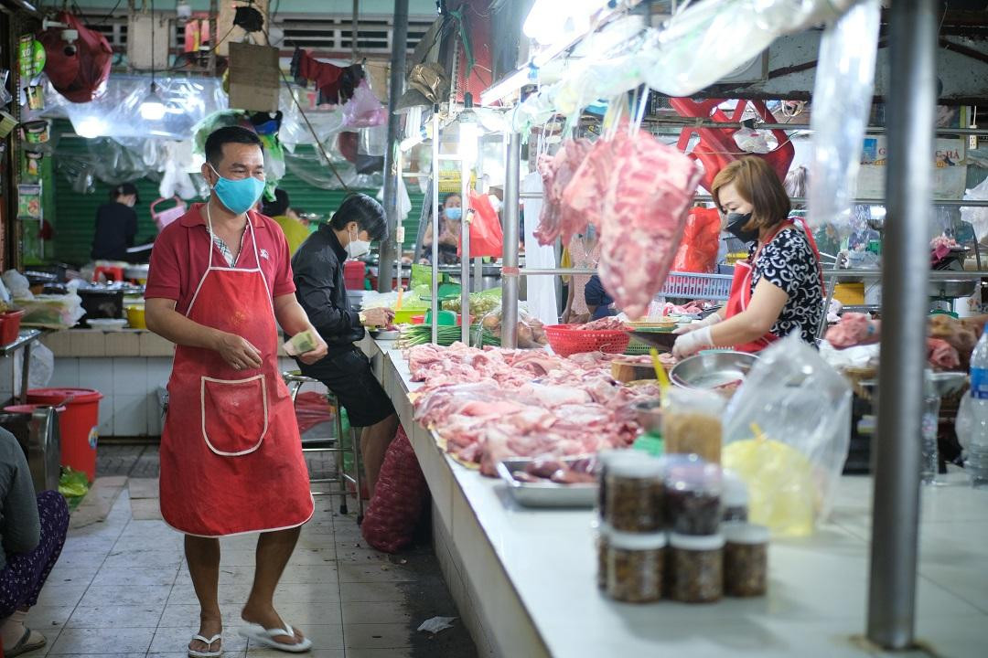 Không chỉ rau củ quả, các loại thực phẩm tươi sống cũng giữ giá ổn định