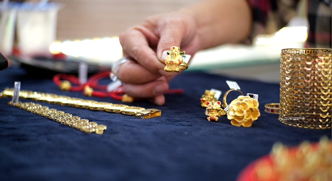Nhẫn hình ông Thần Tài cũng được nhiều tiệm trang sức ra mắt trong ngày vía Thần Tài sắp tới.