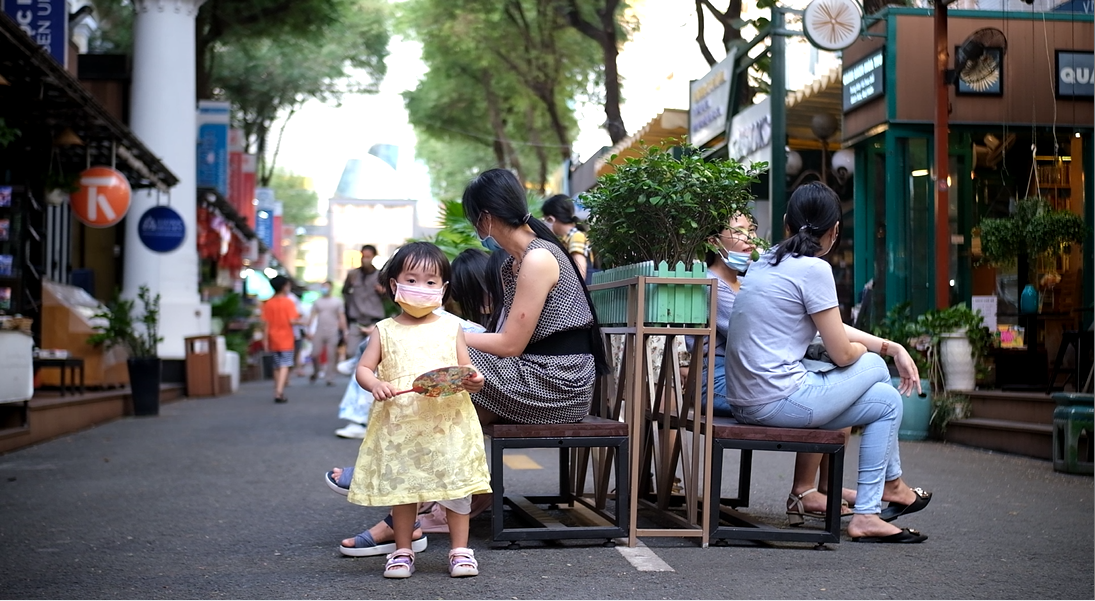 Đường sách Nguyễn Văn Bình tọa lạc tại ngay Quận 1, trung tâm thành phố Hồ Chí Minh cũng đang nhộn nhịp trở lại khi đón đông đảo lượng khách đến vui chơi, tham quan. Đường sách Nguyễn Văn Bình tọa lạc tại ngay Quận 1, trung tâm thành phố Hồ Chí Minh cũng đang nhộn nhịp trở lại khi đón đông đảo lượng khách đến vui chơi, tham quan.