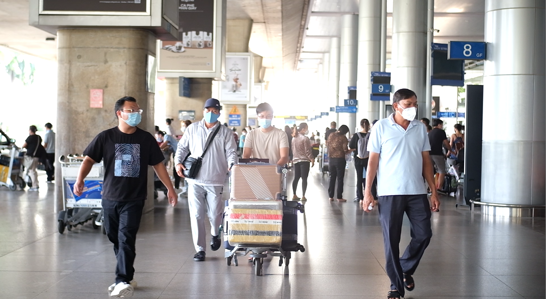 Ga quốc tế sân bay Tân Sơn Nhất đang dần sôi động trở lại khi đón lượng khách tăng mạnh. Ga quốc tế sân bay Tân Sơn Nhất đang dần sôi động trở lại khi đón lượng khách tăng mạnh.