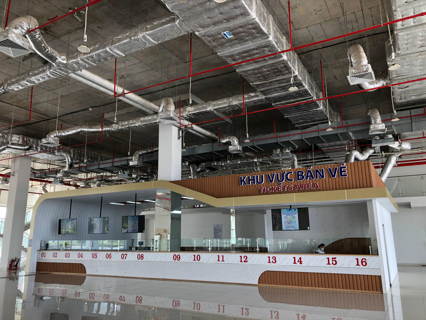 Đến ngày 13/3/2021, Sở GTVT TP. Hồ Chí Minh có văn bản yêu cầu toàn bộ xe khách chạy tuyến TP. Hồ Chí Minh đi Quảng Trị trở ra các tỉnh phía Bắc phải bắt buộc vào Bến xe Miền Đông mới hoạt động, nhằm nhanh chóng đưa bến xe này vào hoạt động ổn định. Nhưng đến nay, Bến xe miền Đông mới vẫn trong tình trạng im lìm "chờ xe, đợi khách". Đến ngày 13/3/2021, Sở GTVT TP. Hồ Chí Minh có văn bản yêu cầu toàn bộ xe khách chạy tuyến TP. Hồ Chí Minh đi Quảng Trị trở ra các tỉnh phía Bắc phải bắt buộc vào Bến xe Miền Đông mới hoạt động, nhằm nhanh chóng đưa bến xe này vào hoạt động ổn định. Nhưng đến nay, Bến xe miền Đông mới vẫn trong tình trạng im lìm "chờ xe, đợi khách".