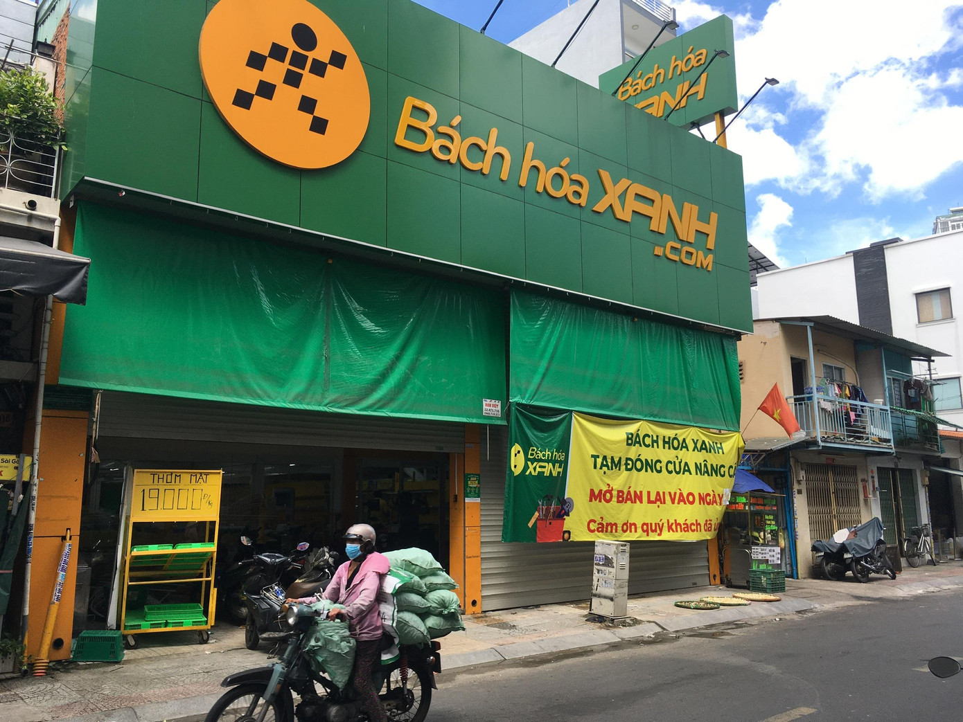 Cửa hàng Bách Hóa Xanh trên đường Đề Thám (quận 1) tạm đóng cửa. Cửa hàng Bách Hóa Xanh trên đường Đề Thám (quận 1) tạm đóng cửa.