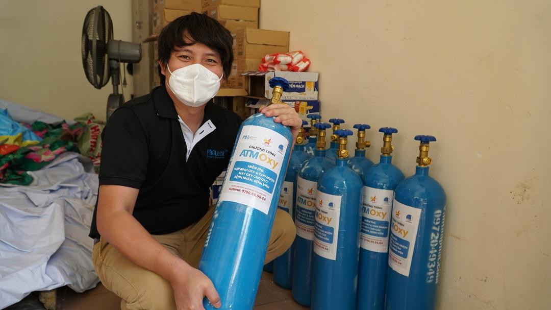 Anh Hoàng Tuấn Anh - &quot;cha đẻ&quot; ATM gạo tiếp tục sáng lập ATM Oxy hỗ trợ các ca F0 đang điều trị tại nhà.
