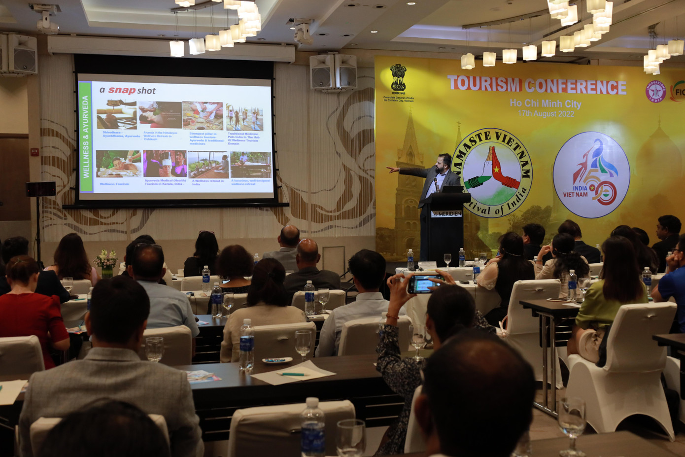 Quang cảnh hội nghị. Quang cảnh hội nghị.