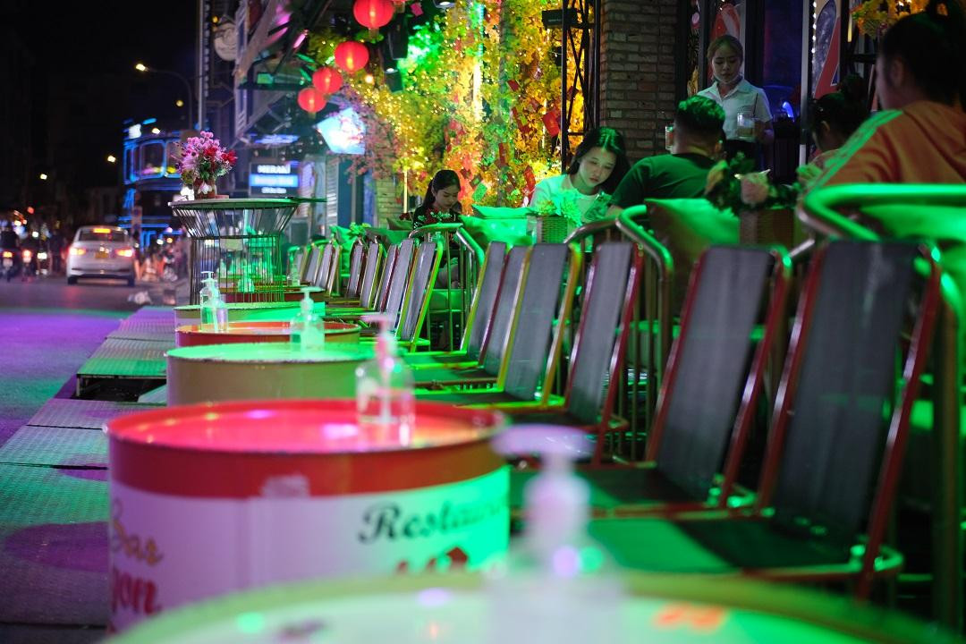 Không khí nhộn nhịp vẫn chưa trở lại với "phố Tây" Bùi Viện Không khí nhộn nhịp vẫn chưa trở lại với "phố Tây" Bùi Viện