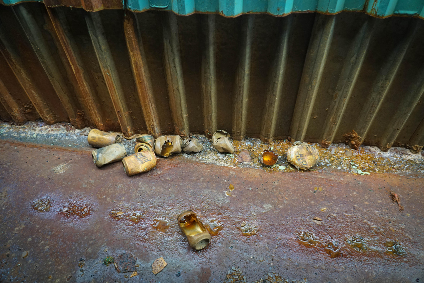 Sau nhiều ngày xảy ra vụ cháy, khói bụi, mùi hôi từ hóa chất vẫn còn nồng nặc.