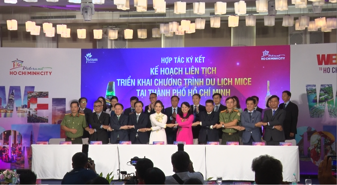 Sở Du lịch TP.HCM cùng các đơn vị liên quan đã ký kết Kế hoạch liên tịch triển khai Chương trình Du lịch MICE TP.HCM trong buổi lễ phát động "“Thành phố Hồ Chí Minh Chào đón bạn – Welcome to Ho Chi Minh City” diễn ra vào ngày 8/4. Sở Du lịch TP.HCM cùng các đơn vị liên quan đã ký kết Kế hoạch liên tịch triển khai Chương trình Du lịch MICE TP.HCM trong buổi lễ phát động "“Thành phố Hồ Chí Minh Chào đón bạn – Welcome to Ho Chi Minh City” diễn ra vào ngày 8/4.
