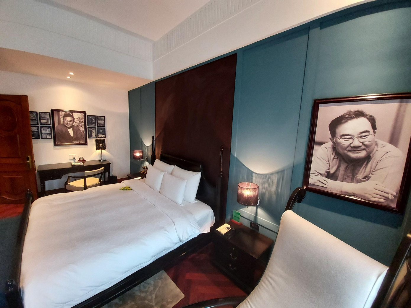 Bà Huỳnh Thị Thu Nga, Phó Giám đốc Khách sạn Majestic, cho biết, nhà văn Takeshi Kaiko đã từng lưu trú dài hạn tại đây từ năm 1964-1965, trong giai đoạn này ông có nhiều bài viết đã đưa ra góc nhìn của bên thứ 3 về sự xung đột và cuộc chiến chống Mỹ cứu nước của nhân dân Việt Nam.