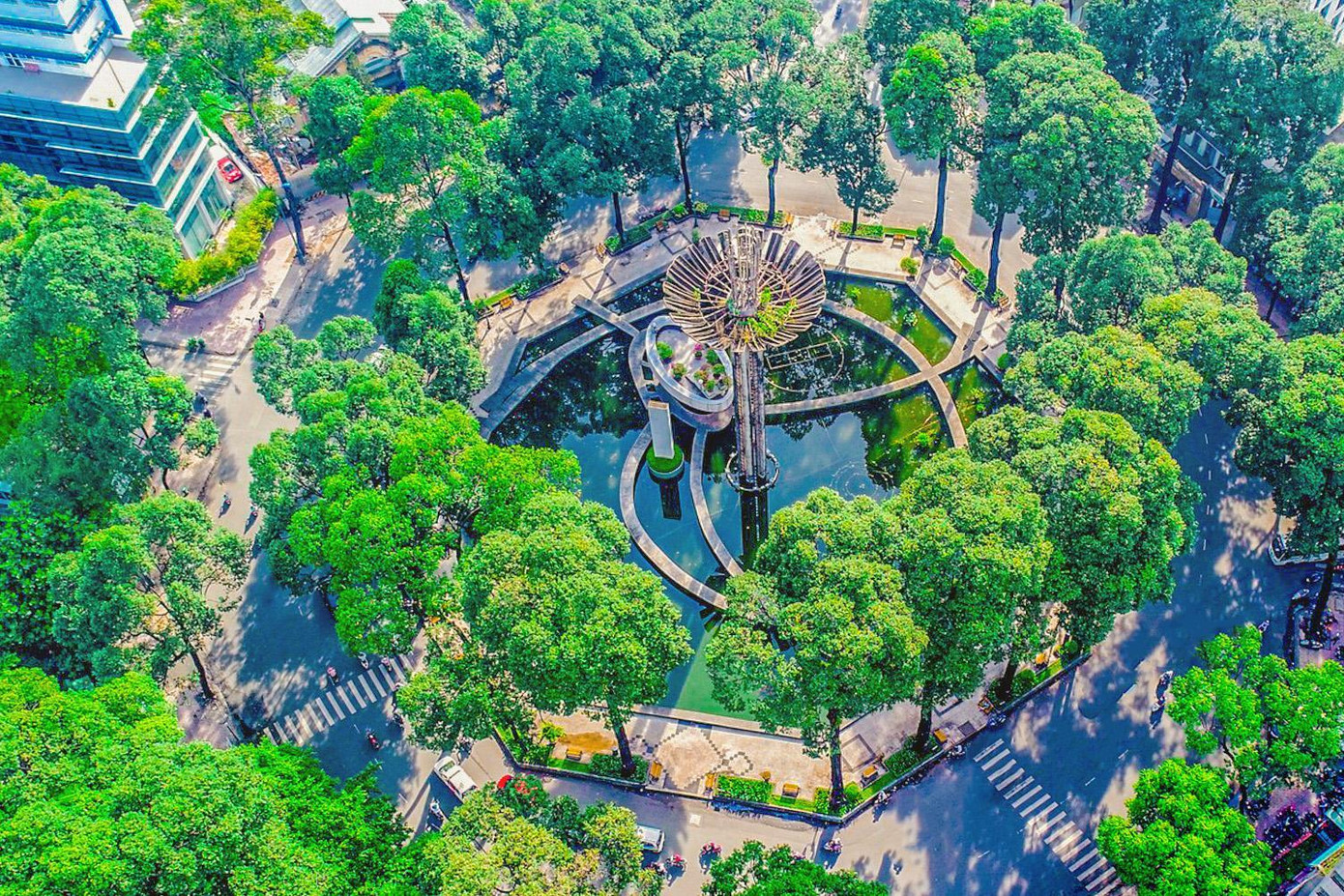 Trước đó, cuối tháng 4/2022, UBND quận 3, TP.HCM đã cho khởi công dự án cải tạo, nâng cấp vỉa hè trên các tuyến đường xung quanh hồ Con Rùa. Theo đó, dự án này được chia thành 2 giai đoạn: cải tạo phần lõi trung tâm, mặt nước và cải tạo nâng cấp vỉa hè các tuyến đường xung quanh hồ Con Rùa. Ảnh: Phong Nguyễn. Trước đó, cuối tháng 4/2022, UBND quận 3, TP.HCM đã cho khởi công dự án cải tạo, nâng cấp vỉa hè trên các tuyến đường xung quanh hồ Con Rùa. Theo đó, dự án này được chia thành 2 giai đoạn: cải tạo phần lõi trung tâm, mặt nước và cải tạo nâng cấp vỉa hè các tuyến đường xung quanh hồ Con Rùa. Ảnh: Phong Nguyễn.