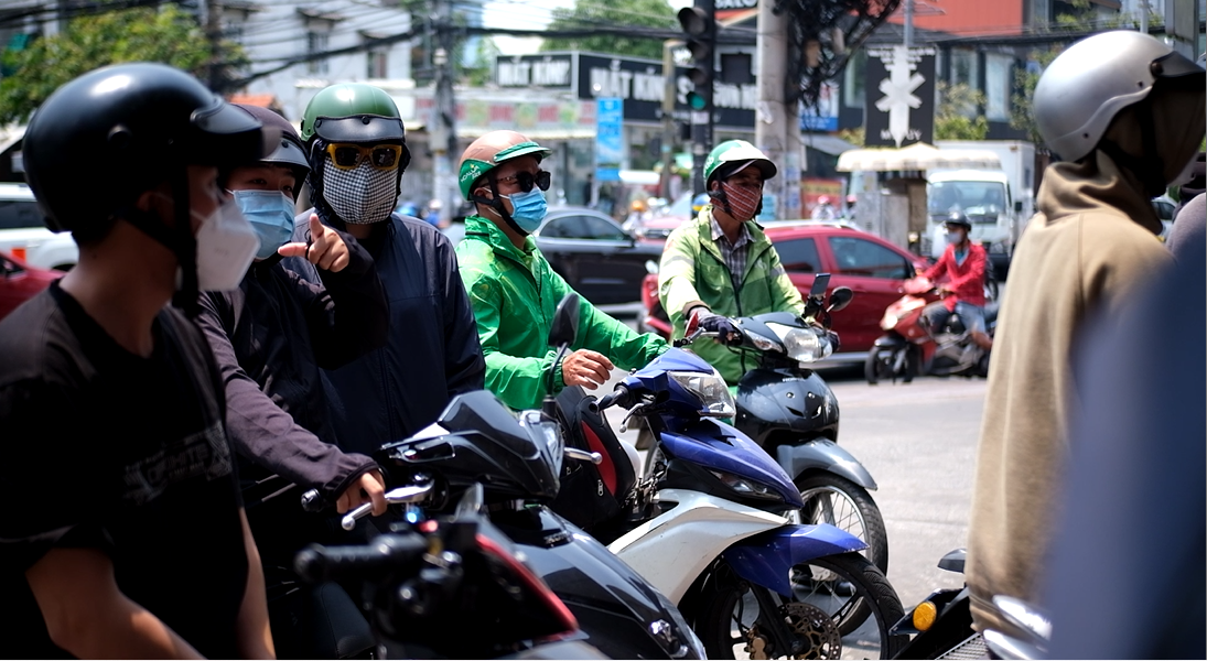 Đa số người dân đều yêu cầu đổ đầy bình trước khi giá xăng dầu được dự báo sẽ lên mức 30.000 đồng/lít. Đa số người dân đều yêu cầu đổ đầy bình trước khi giá xăng dầu được dự báo sẽ lên mức 30.000 đồng/lít.