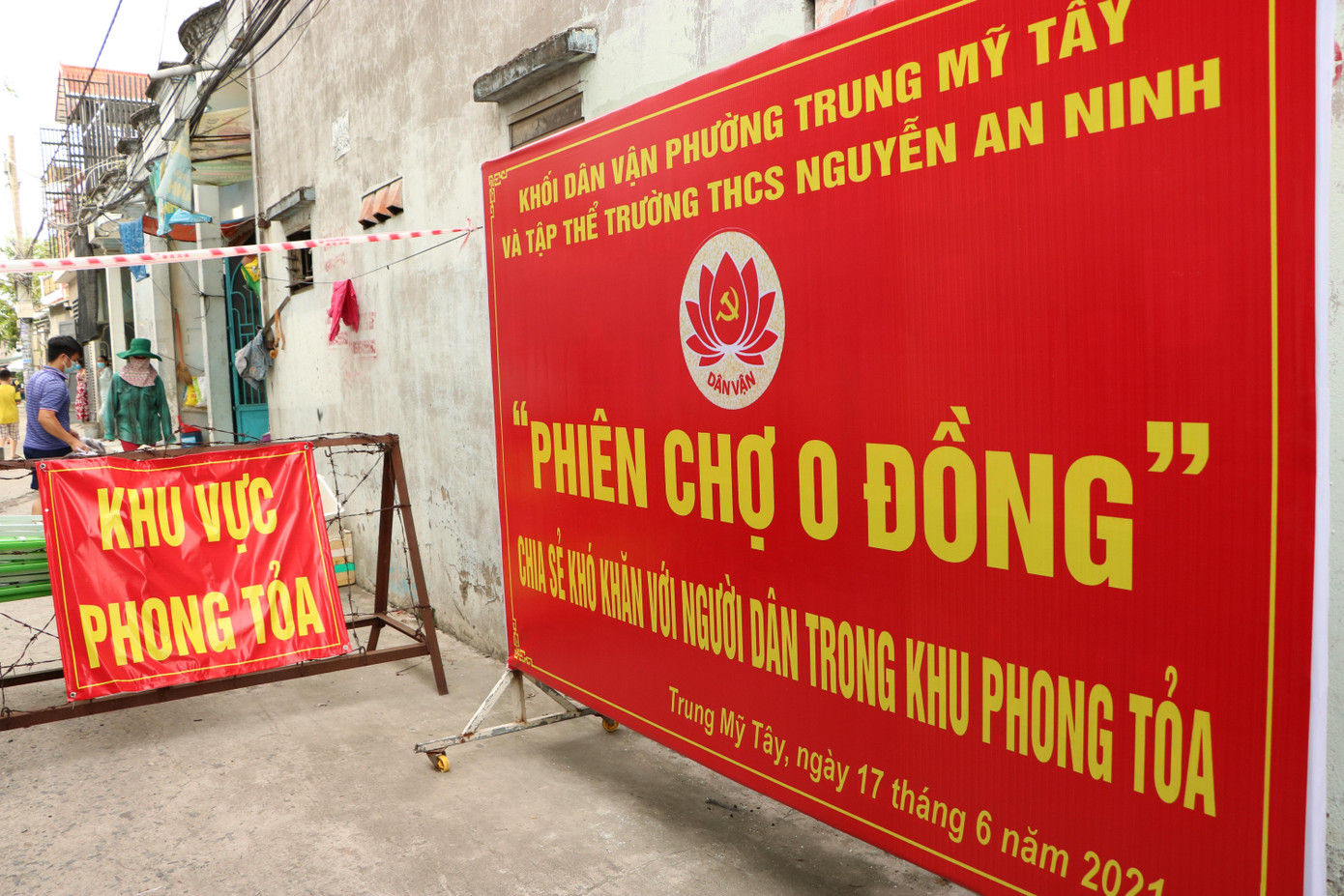 Phiên chợ 0 đồng được bố trí tại nơi có khu vực phong tỏa tập trung người lao động khó khăn nhằm cung cấp những thực phẩm cần thiết cho người dân trong thời gian thực hiện cách ly.